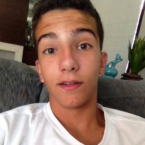 Psiu ! Eu quero você  . Vem me querer :3