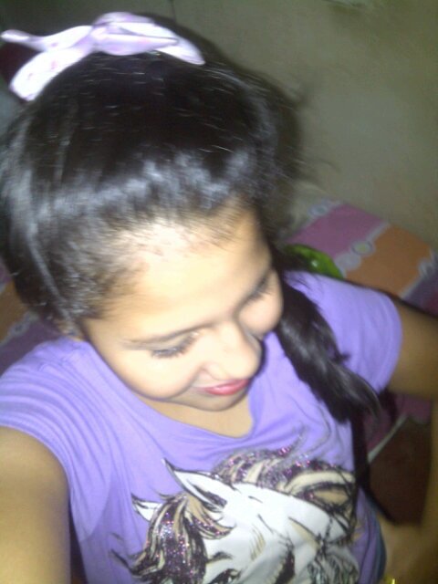 Soy muy divestida! Soy una BELIEBER! N me gustan k sean las personas hipocritas estudio en Colegio Particular Jacaranda