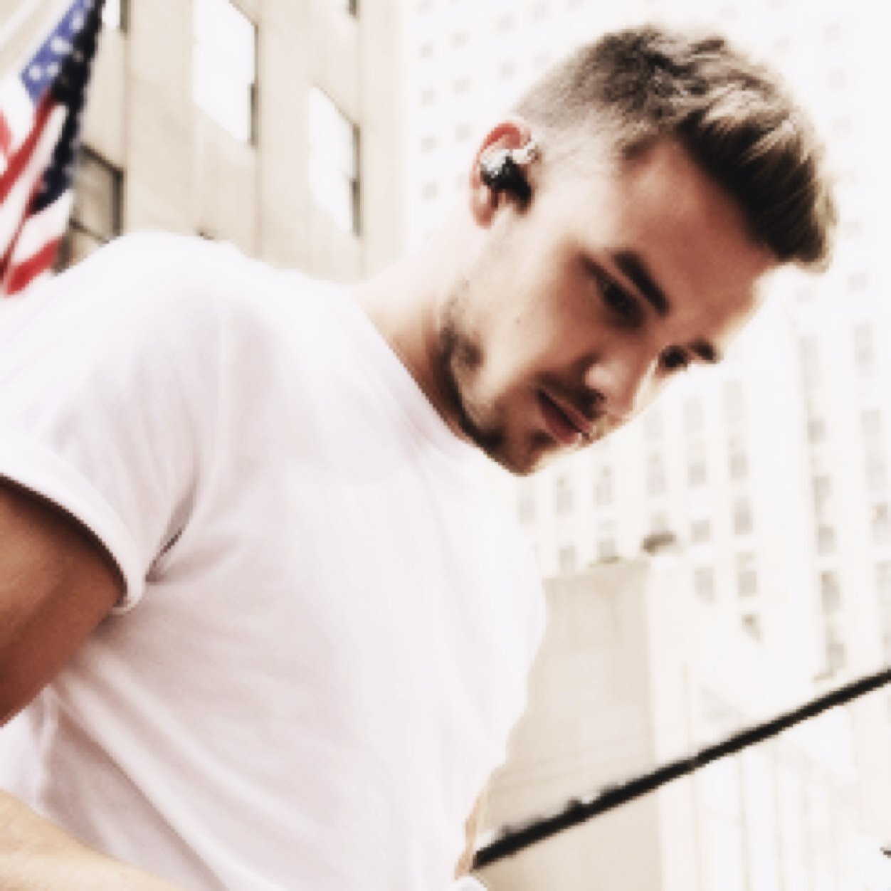 FREE FOLLOW! SIGA A @ziamsunicorns ELA SEGUE TD MUNDO DE VOLTA