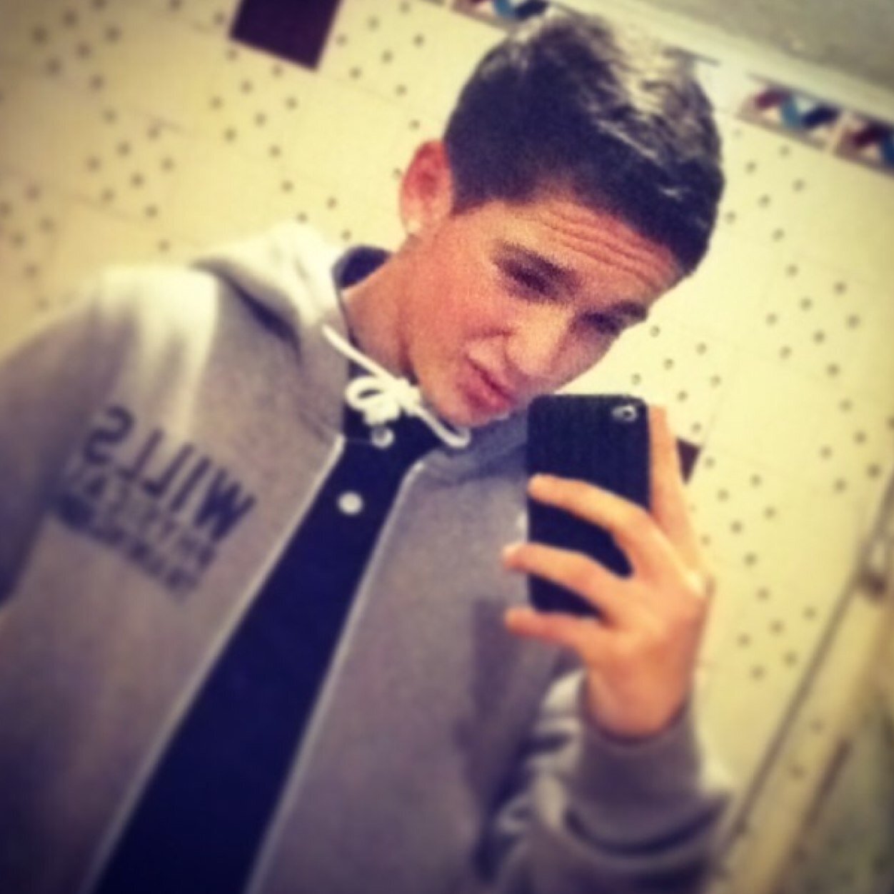 AndrewsRoar's profile picture. 17