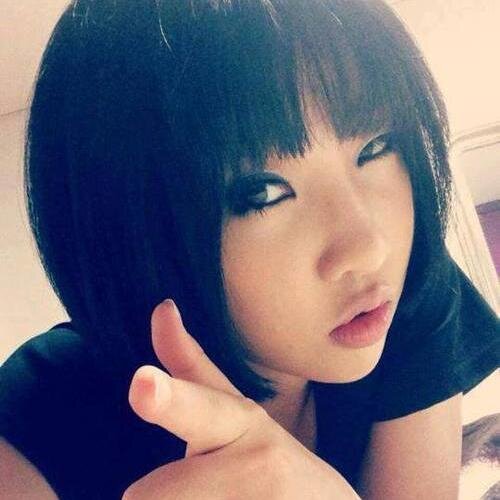 ( 민지 ) I can't get close to anyone. It's all pretend.