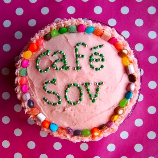 A cafe run by 2 local sisters in their brother's pub, The Royal Sovereign, Clapton, E5.
Open weekdays, 9am-2pm, serving home made cakes, pastries & lunches.
