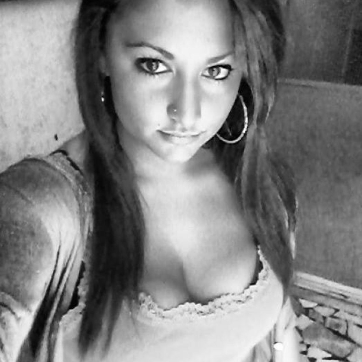 Ciao a tutti, io sono Sara :D, sono in cerca di divertenti esperienze...cosa aspettate a... SEGUIRMI??? ;)