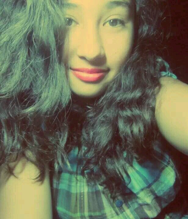 hola/me llamo Sheinna/tengo 15/y un sueno por cumplir(: