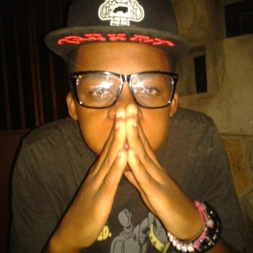 ↓Just follow i follow back
↑And see
who and how I am★
→(*_-)