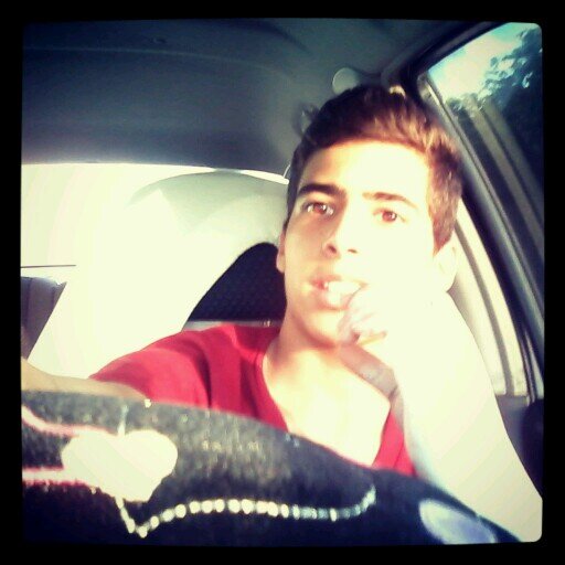 ArturoG18_'s profile picture. 17.