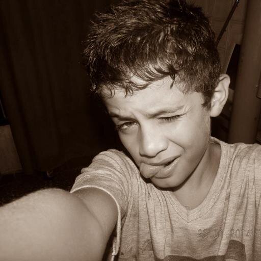 Una persona que estuvo en las peores, seco lagrimas, y ademas no merece que le mientan.