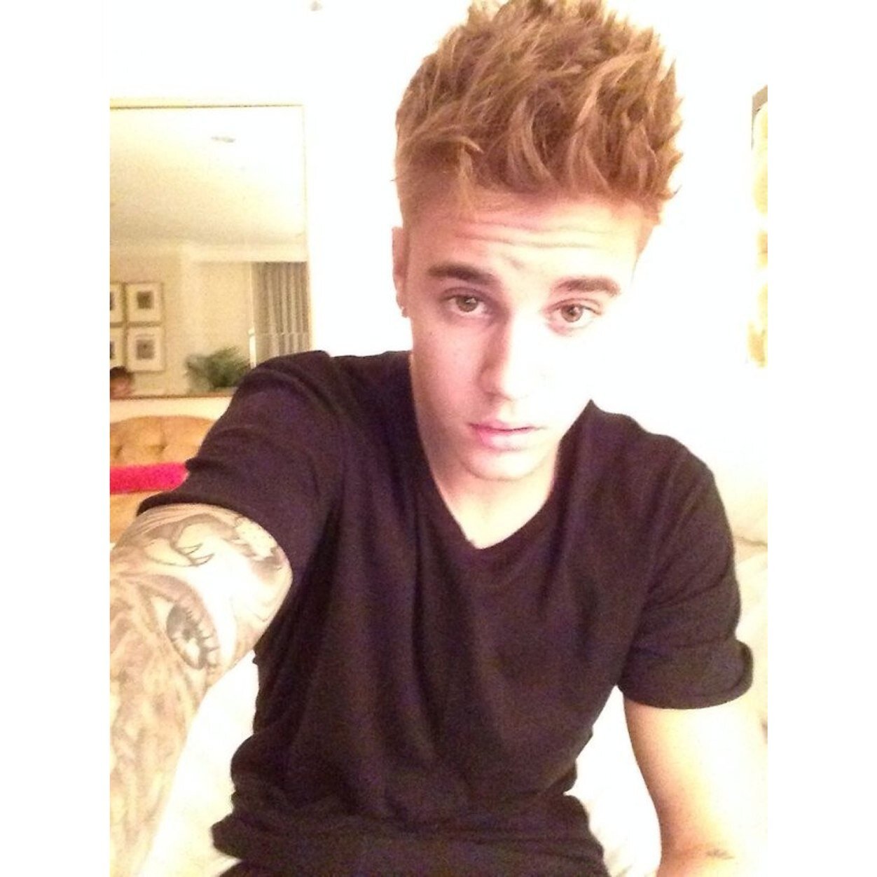 FOLLOW @biebsglassdoors BECAUSE SHE GAVE YOU A FREE FOLLOW AND SHE LOVES YOU! ❤️