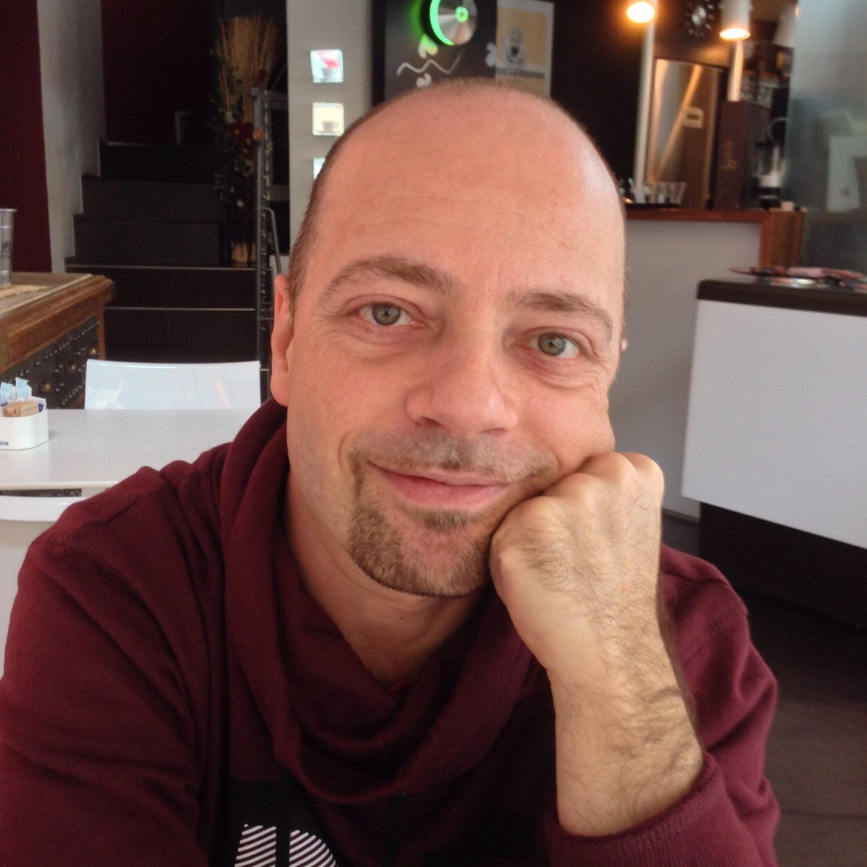 Amo i viaggi e la fotografia amatoriale. Collaboro, con le mie esperienze, con il sito di Viaggiaescopri.it