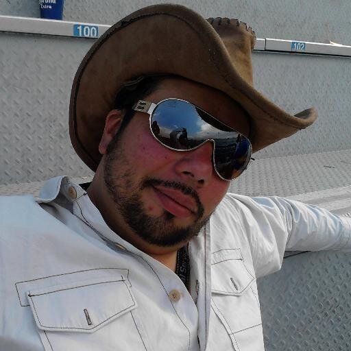 Diseñador y Locutor especializado en autos y motocicletas de CMD y Rough & Ready.... el caucho esta caliente y el nitro en mis venas...