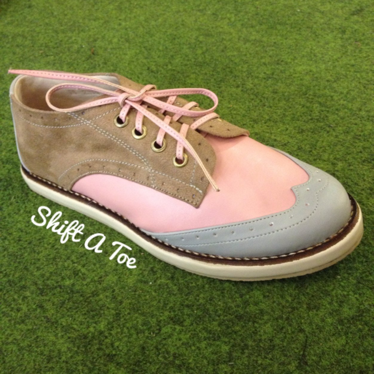 A sweet dream of the happy feet. Check http://t.co/bQIL55KtvI ♥ Contact us : shiftatoe@gmail.com ● 081227227452 ● shiftatoe