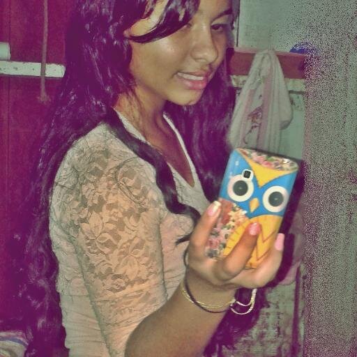 amo qêem mi odeia e mi innveja ' poois ninGuêem  ' odeia os fracos ' e inveja os feios ...