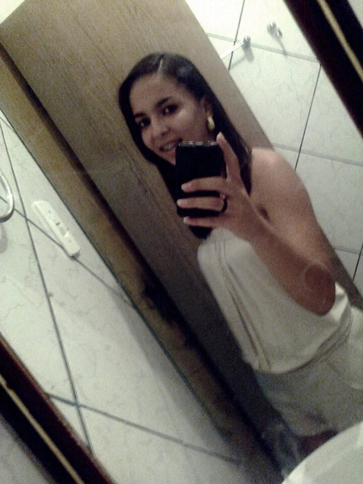Eu que vivo com α cαbeçα nα luα, com músicα no ouvido e corαção nα bocα :)
eu sou meninα e mulher, eu sei muito bem o que quero .