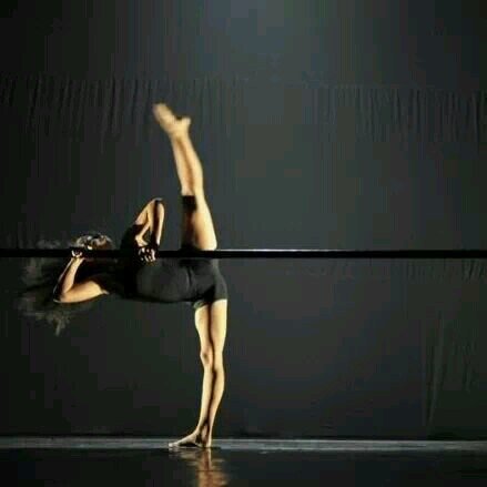 Libertad es VIVIR, cuando BAILO siento que vivo... SOY LIBRE. Sonreir sin Limite. No vivas para nadie, vive para ti ;)