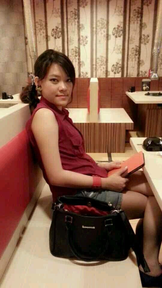 Fun, easygoing, love eat and fashion, have a huge interest of learning bout basic culinary and basic of simple fashion style