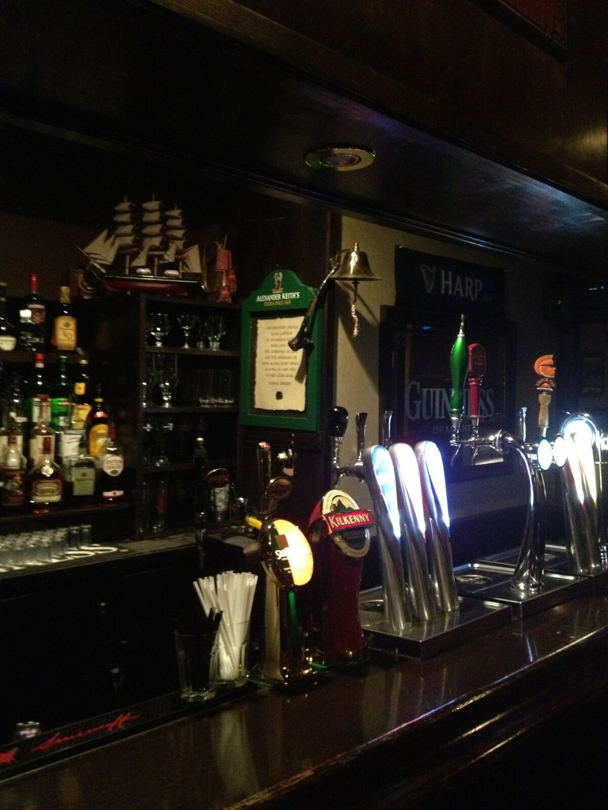 Barrie's friendly neighbourhood pub,
just like CHEERS, only better.