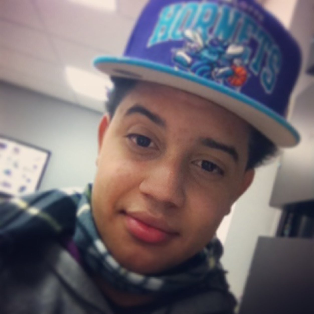 - HOLA ^_^ :D ( (FACEBOKK-Lokiito Garcia-) )- ( (OVO- Roger101010) )-( (TWITTER- @Roger_1010) ) FOLLOW ME! (AMO EL HUMO)