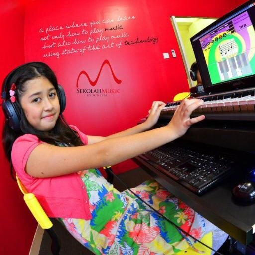 Akun Resmi SMI (Sekolah Musik Indonesia).  Sekolah musik revolusioner yang berkonsentrasi di  Music Technology Education (MTE).