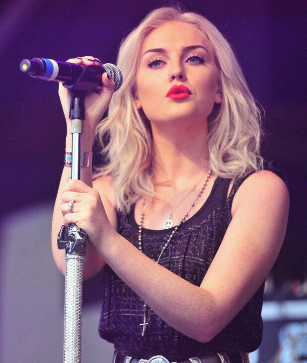 Hey! I'm Ana! I'm 19 years YOUNG. And I freaking love you....when you have food.