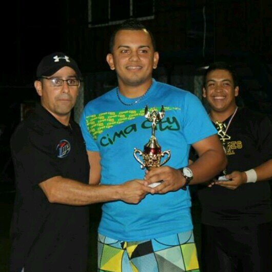 octavio2290's profile picture. me gusta el football americano  y el Beisbol  %100 deportista  .instagram octavioE22 :  snapchat :octavio2213