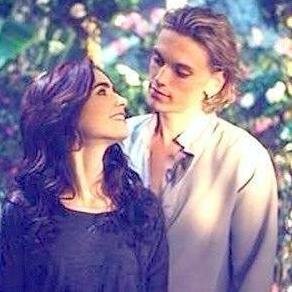 I just gave you a free follow :) It would be really nice if you follow @Sarry_Smile I follow back there! JUST ASK!