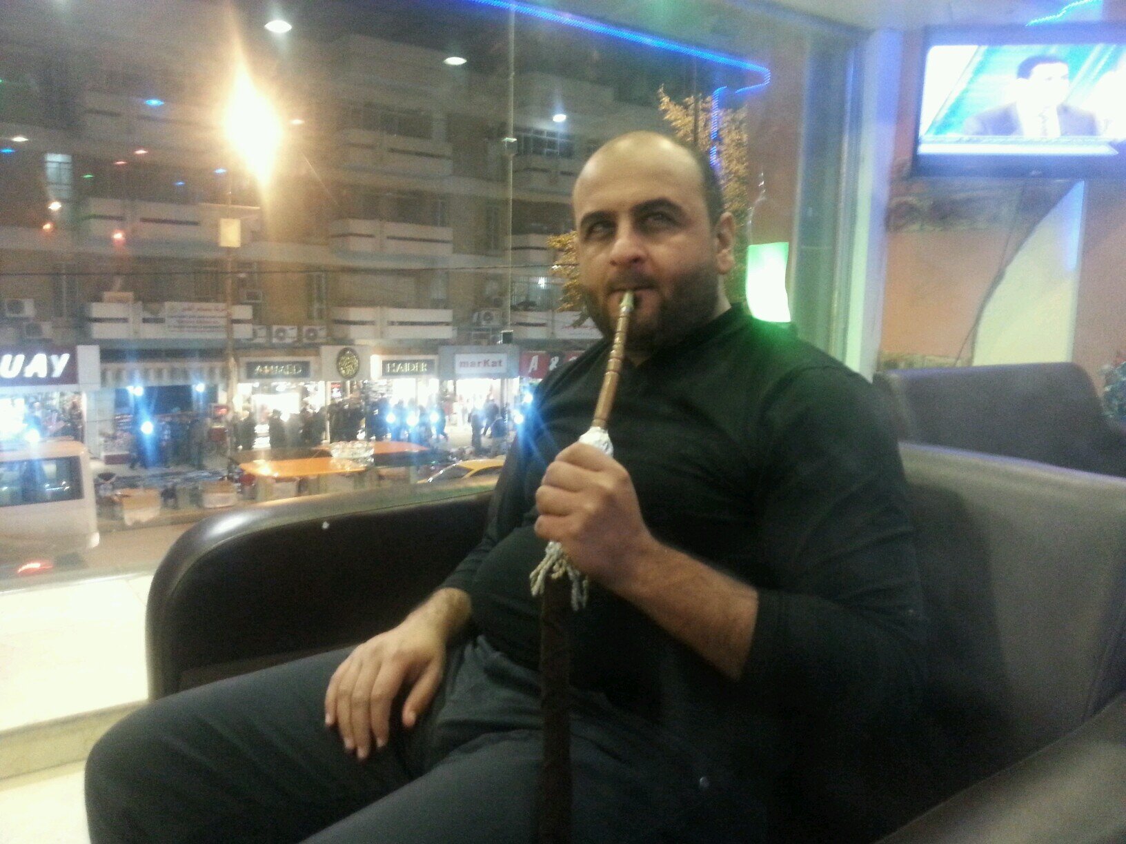 تاجر اكسسوارات وكماليات نسائية