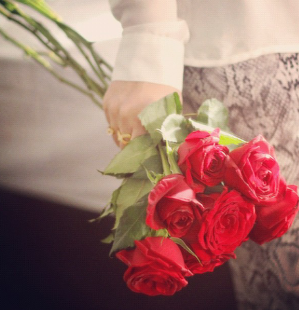 ‏​ۈ مهماآ يحدث لنا ، فَأنه مجرد 
  قضاء و قدر و دُنيا فانَيہ .. 
  # فَ#الحمدﻟﻟـہ  ♡