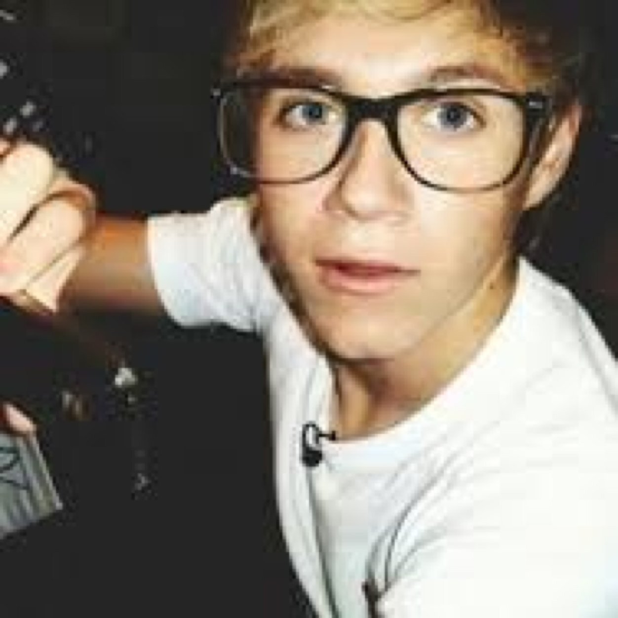 Hey its Niall i love to poke im in New York -singel-gay-broken- /BEST FRIEND: @harryshystyles !!!