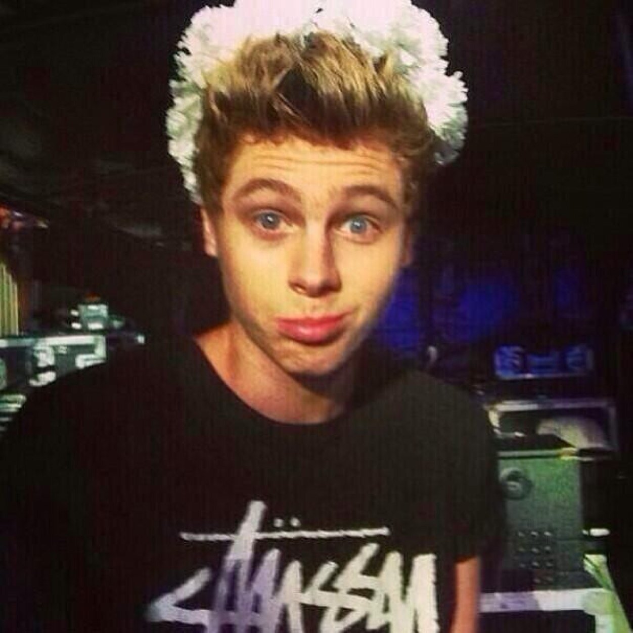 chystachySAVED2's profile picture. Hello you just got a free follow from @ICONICCASHTON