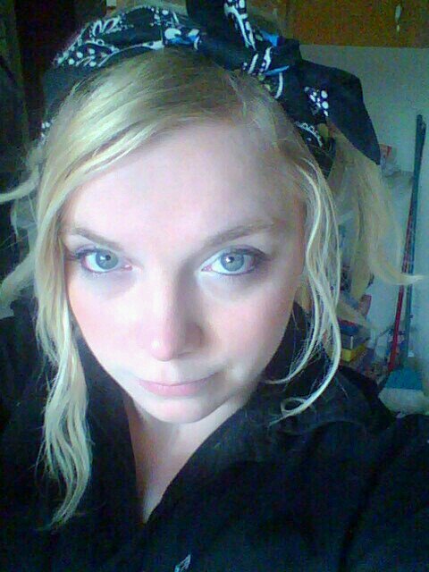 kandykid for life!! barter fairy  # i love pot# p.l.u.r #            D.T.S.A.B# forever young w a old soul#