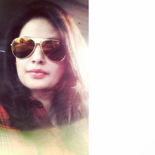 poornimaarora1's profile picture. stylist...designer....jewelry hoarder....obsession to make everything pretty....pizza lover.