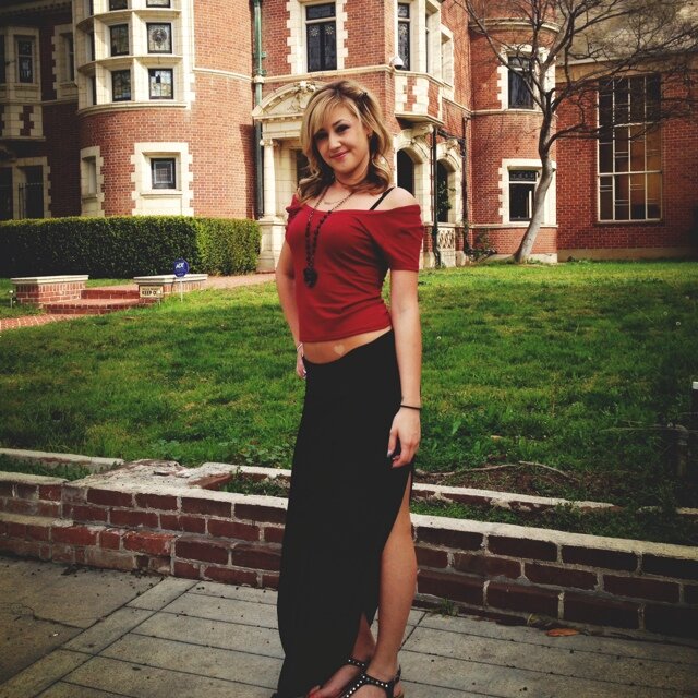 ElisaCee's profile picture. Lisa ☕. I go to seek a Great Perhaps.