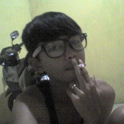 HITAM ALIRAN KU BUKAN BERARTI SESAT JALAN KU

 
\m/
