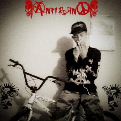 Nama gw IZAM/gw adalah KETUA band ANTI PORNO(PUNK CORE LOMBOK)
Punk Not Death
ioioioioio