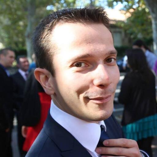 Informaticien, amateur de séries et de films.