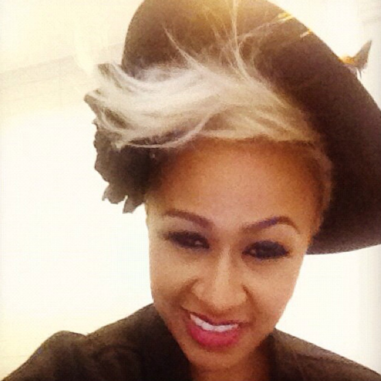 Emeli Sande Music. Supporting @emelisande since 2014 and will forever. Bringing you updates, giveaways, & more. #OurVersionofEvents on iTunes now ♛♛♡