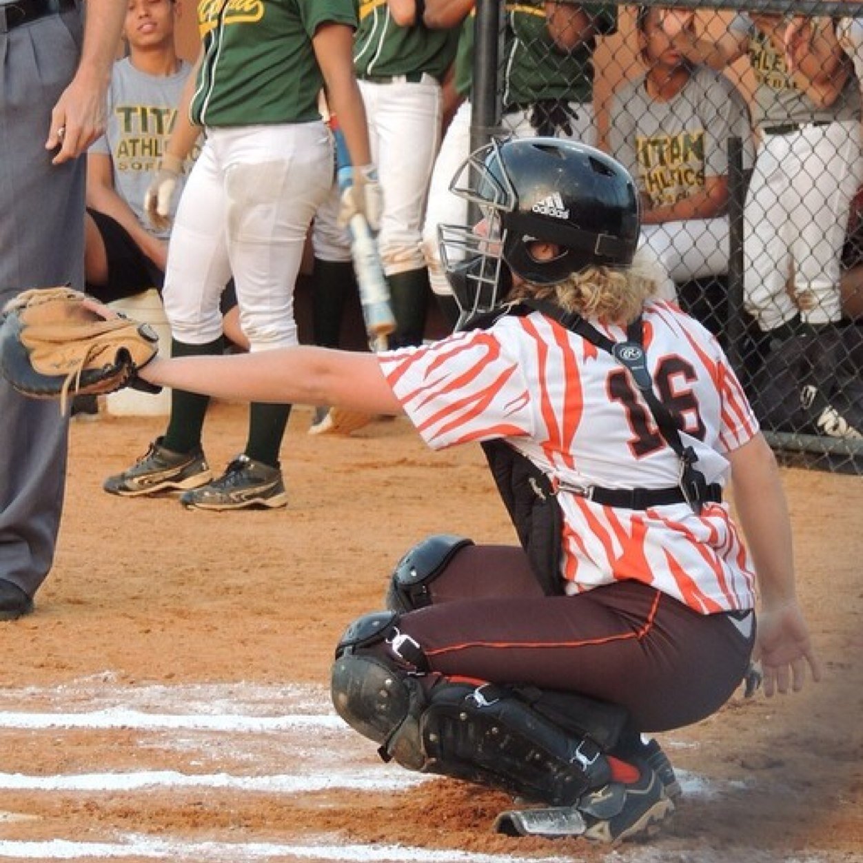 I tweet softball.
