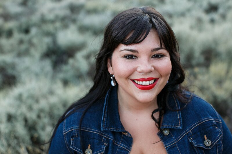 #Makeupartist. In awe of creativity, sauvignon blanc, good poetry and all things beautiful. Owner of 100+ red lipsticks (and two cats). Wife to @ProdigyJ