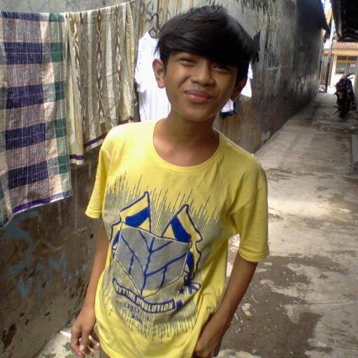 Nama Lengkap : Fajar Maulana . Nama Panggilan : Sipiit . Tinggal di : Jakarta Utara, Pademangan My Facebook : https://t.co/SLgwamC4ff
