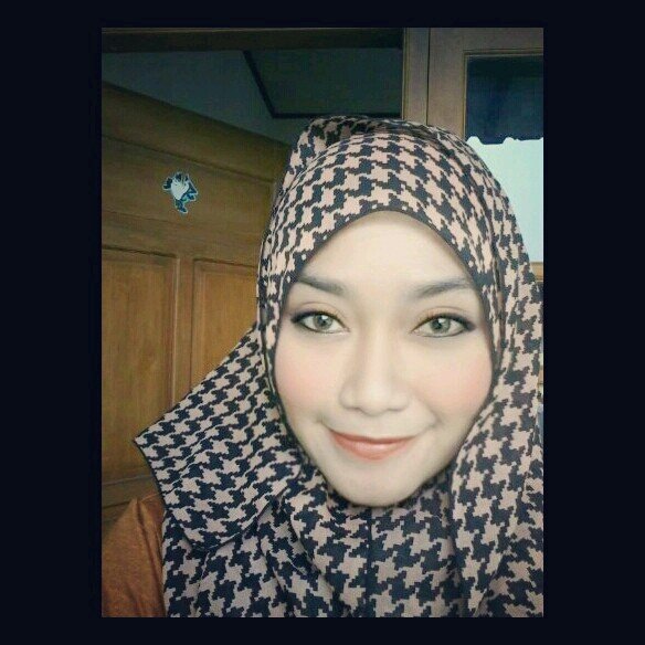 target wisuda oktober 2014...aminn ya alloh.SEMANGAT pasti bisa..