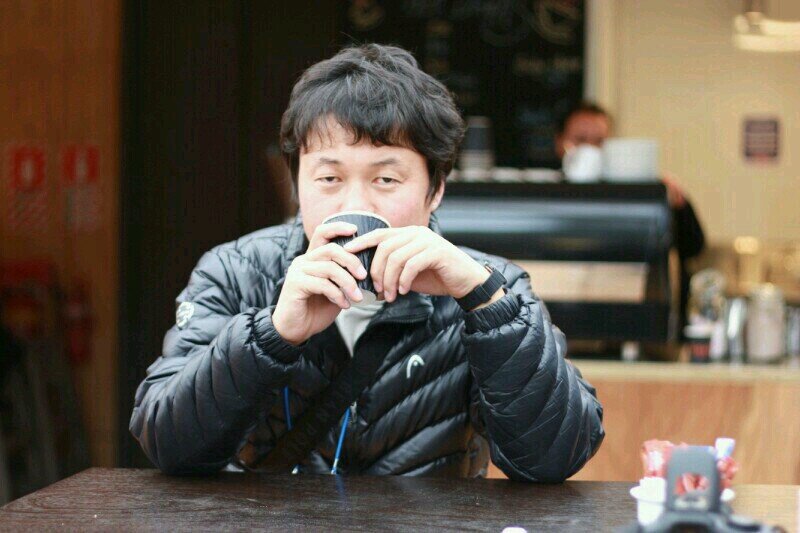 늘 한결같은 사람이길 원합니다. 여행을 좋아하고 인연을 소중히 생각합니다. 지금은 장애인들을 돌보는 사회복지사로 근무하고 있지만 사회복지사들의 복지를 조금 더 높여 주기를 희망합니다. 장애인을 사랑하는 사람입니다. 눈에 보이는 장애보다 보이지않는 시기, 질투, 욕심이 더 큰 장애입니다