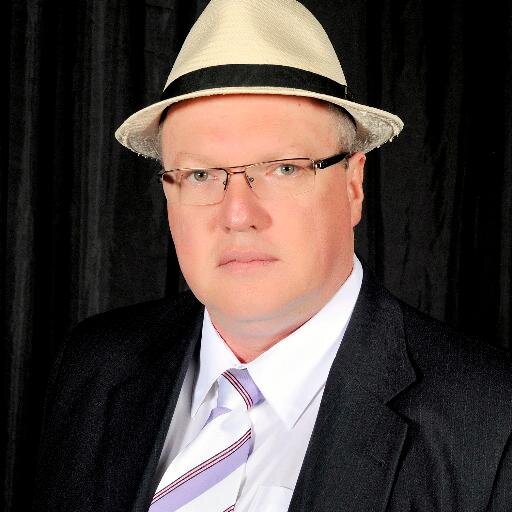 SEGUIDOR DE JESUS CRISTO, ADVOGADO, PAI, AVÔ, MARIDO, NÃO NECESSARIAMENTE NESTA ORDEM.