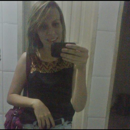 Com a cabeça erguida e mantendo a fé em Deus sempre  .