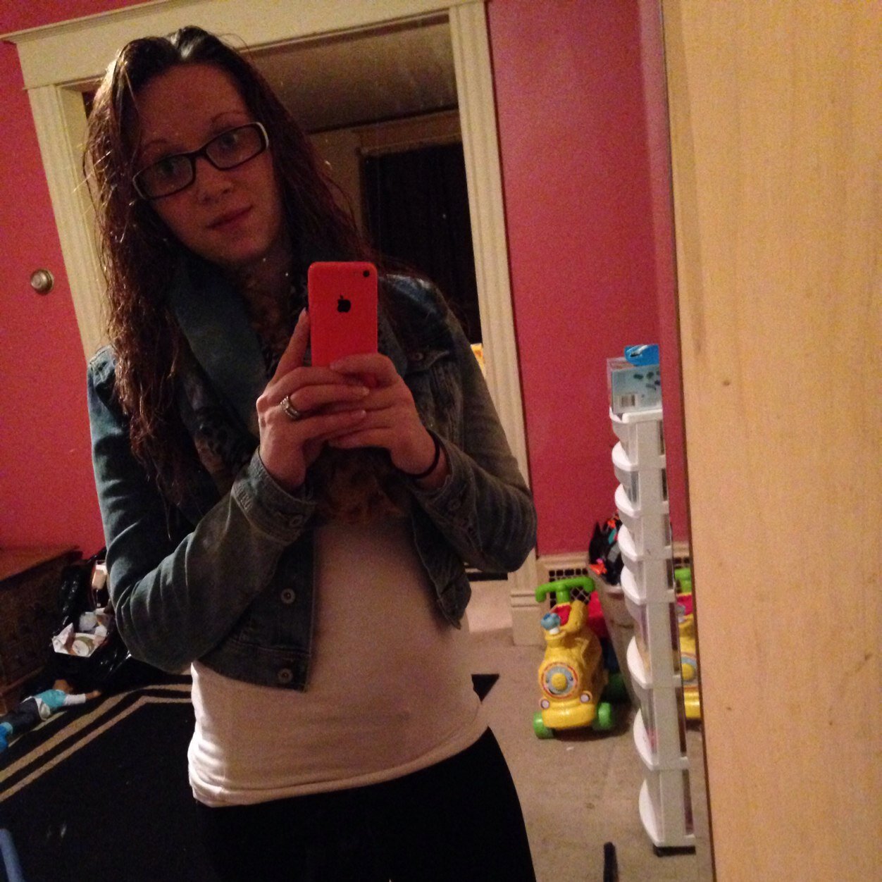 Jessica lynn, 23, 4 babies :), work, school!