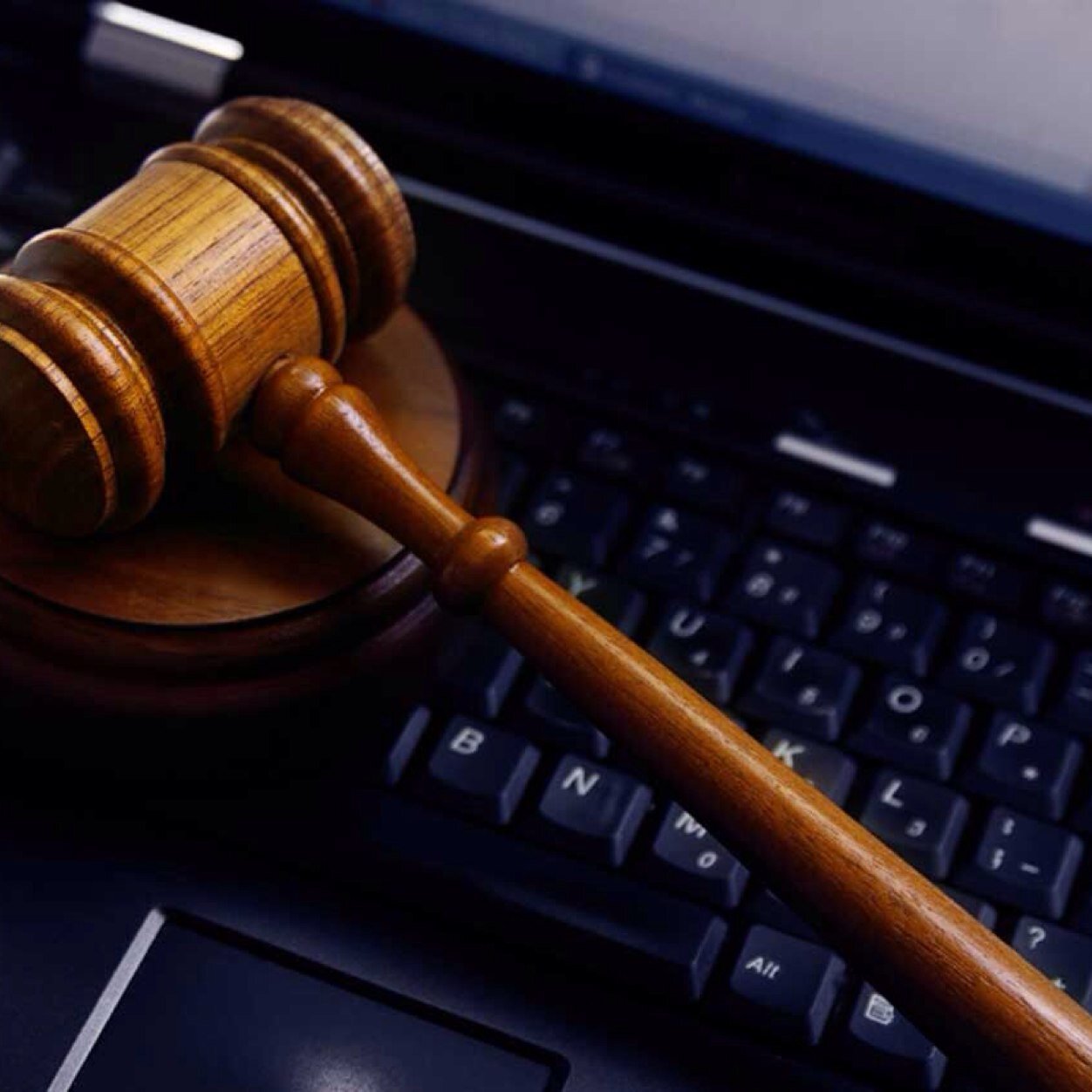 Curated information about the legal implications of the cloud and cybersecurity.