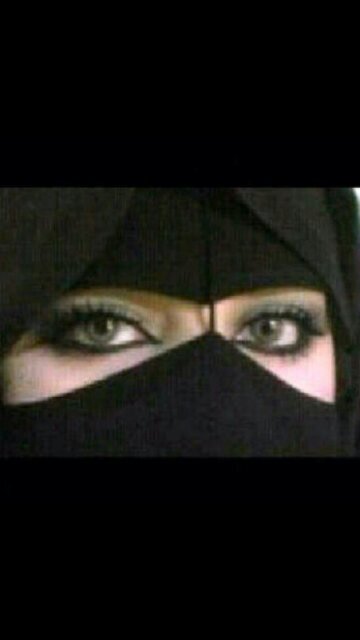 متذوقه للشعر وازرف مايروق لي من ابيات وخواطر ممتلئه باﻷحاسيس