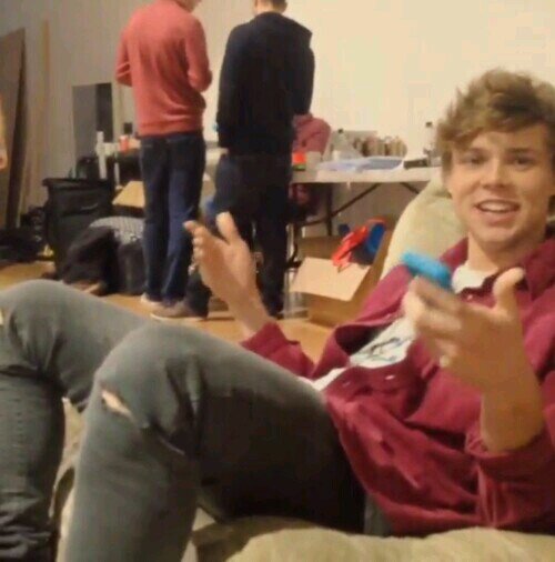 worthlessforash's profile picture. tenho uma panca com os 5SOS e com os bring me the horizon(ps.se me conheces na vida real vou-te bloquear)