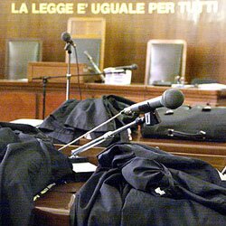 Avvocatura e Magistratura obbediscono alla legge dei vasi comunicanti:non si può abbassare il livello dell'una, senza che l'altra cali di altrettanto (Cit.)