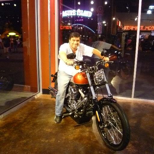 carlos942408's profile picture. 