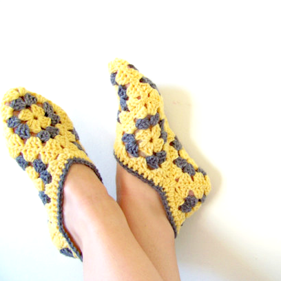 HoneyBeeAffairs's profile picture. Creations from a yarn-tastic busy little bee! Hand-crocheted by Becky, selling on ETSY! Shop page on FB: http://t.co/E7uvUNMEpj